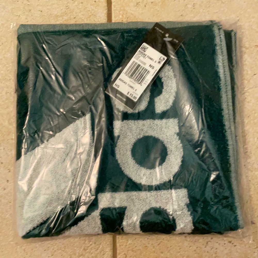 Small adidas towel in green